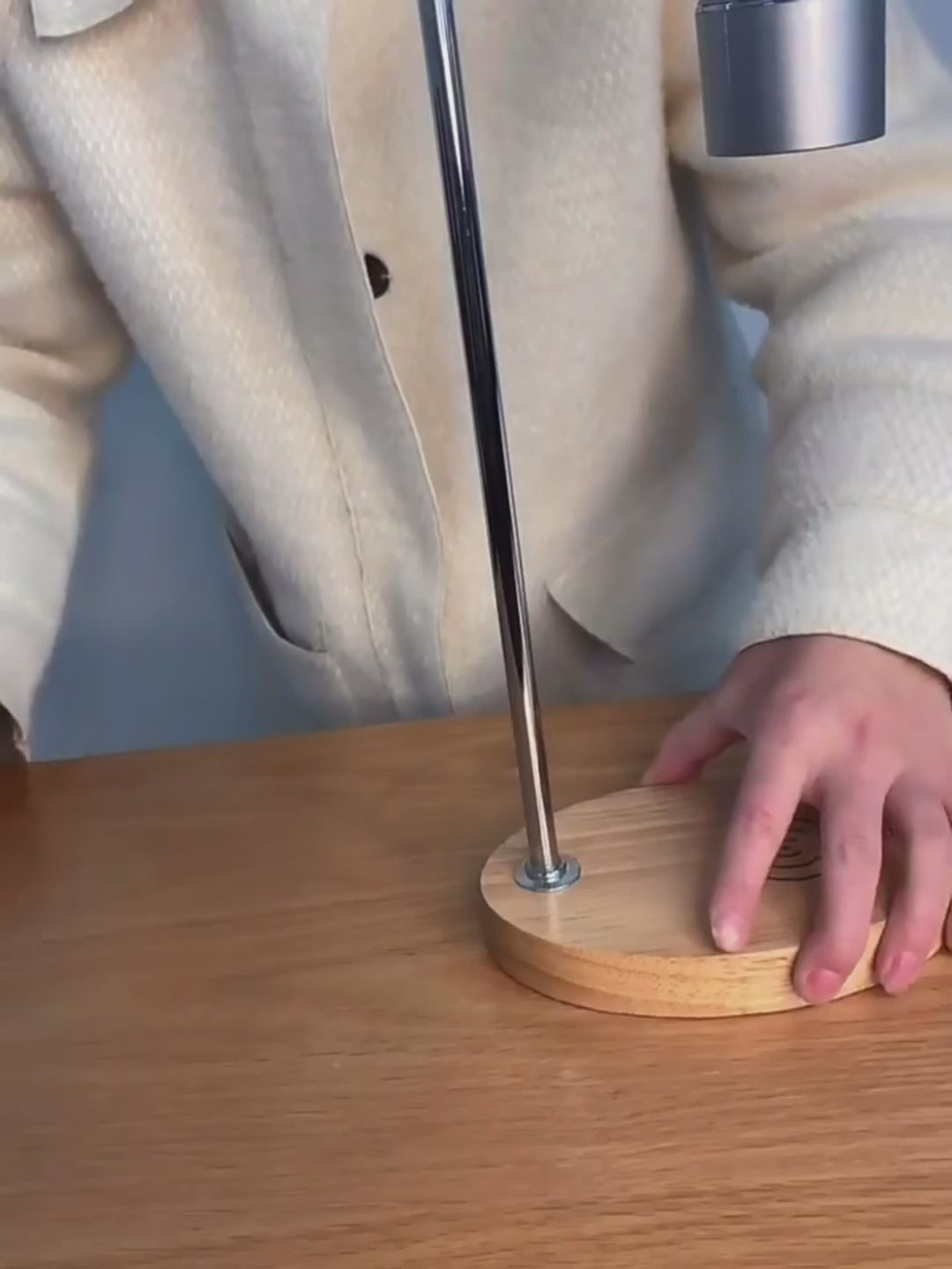 Magnetic Levitation Moon Light with Wireless Charging